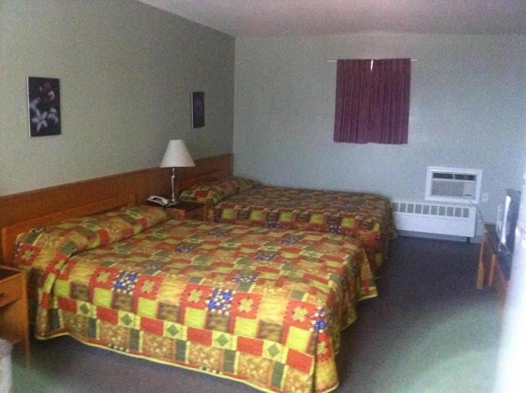 Raccoon Lodge Motel Sylvan Lake Oda fotoğraf