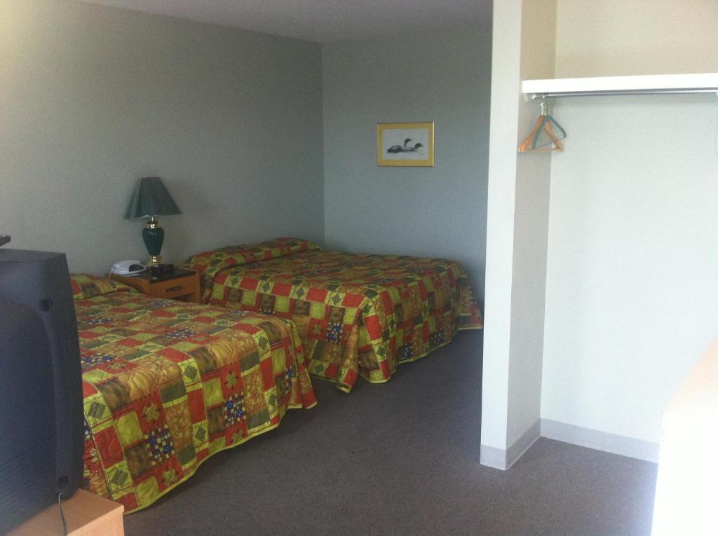 Raccoon Lodge Motel Sylvan Lake Oda fotoğraf
